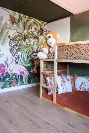 Jungle kinderkamer inspiratie: behang en accessoires