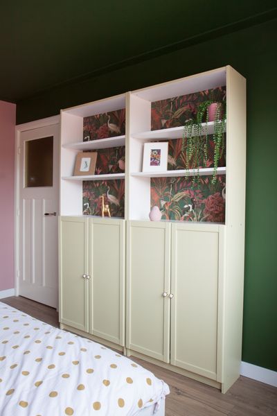 DIY met stappen: Ikea Billy Hack met behang en verf