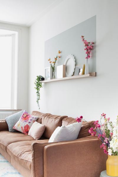 Muurdecoratie inspiratie: 4x wandplank boven de bank